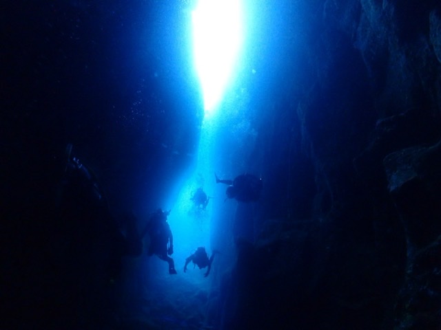 ダイビング　洞窟